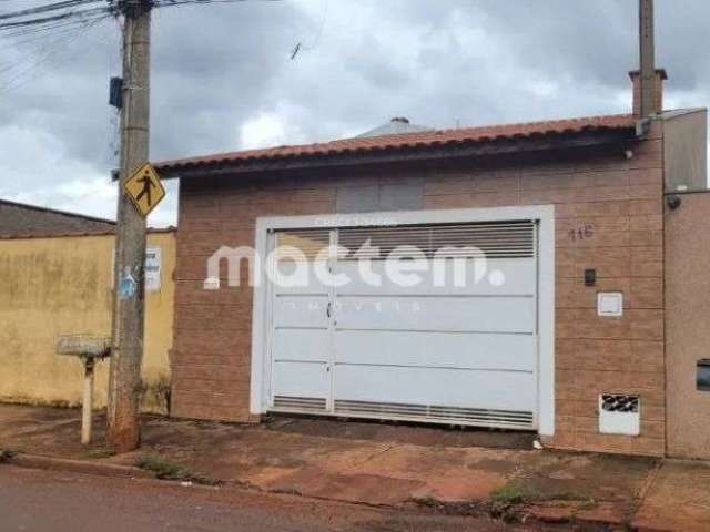 Casa para venda em Jardinópolis de 250.00m² com 3 Quartos, 1 Suite e 3 Garagens