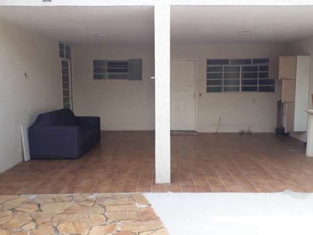 Casa para alugar em Cidade Luiza de 70.00m² com 1 Quarto e 1 Garagem