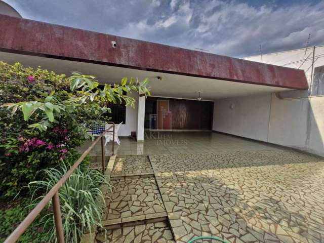 Casa para venda em Centro de 292.00m² com 3 Quartos, 1 Suite e 4 Garagens