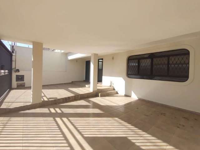 Casa para alugar em Vila Independência de 200.00m² com 3 Quartos, 1 Suite e 2 Garagens