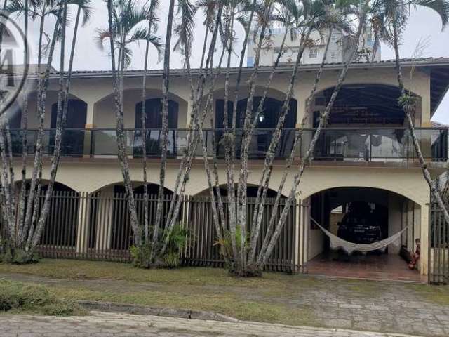 Casa para venda em Guaratuba de 420.00m² com 5 Quartos, 3 Suites e 3 Garagens