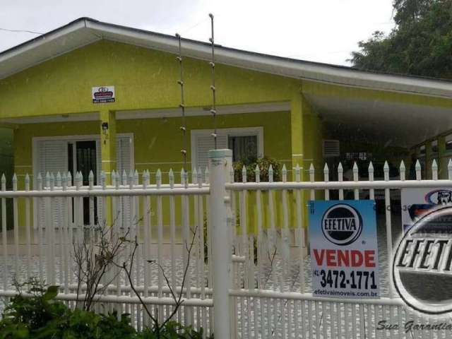 Casa para venda em Guaratuba de 440.00m² com 8 Quartos, 2 Suites e 13 Garagens