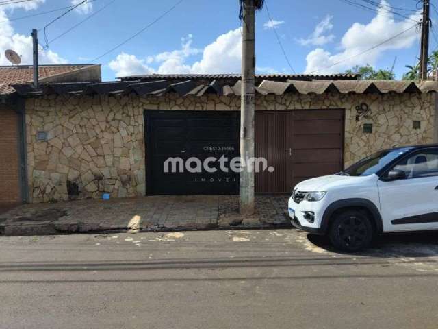 Casa para venda em Adelino Simioni de 200.00m² com 3 Quartos e 2 Garagens