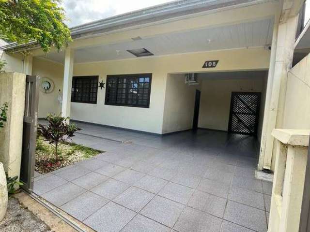 Casa para venda em Guaratuba de 100.00m² com 3 Quartos, 1 Suite e 2 Garagens