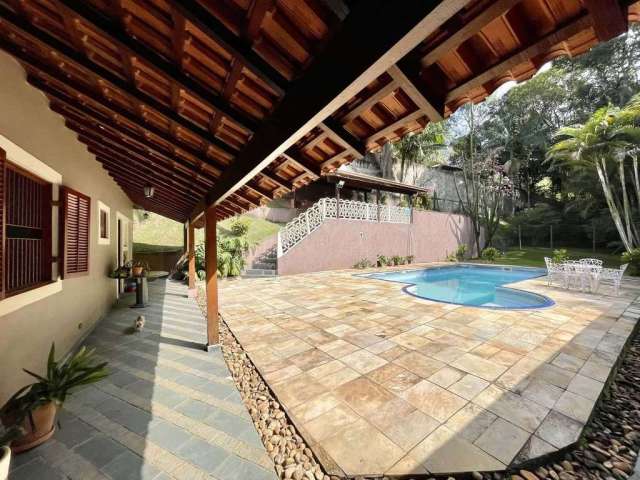 Casa para venda e aluguel em Chácara Dos Lagos de 321.32m² com 3 Quartos, 3 Suites e 8 Garagens