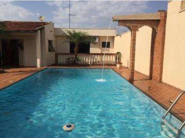 Casa para venda em Vila Carmem de 400.00m² com 3 Quartos, 3 Suites e 5 Garagens