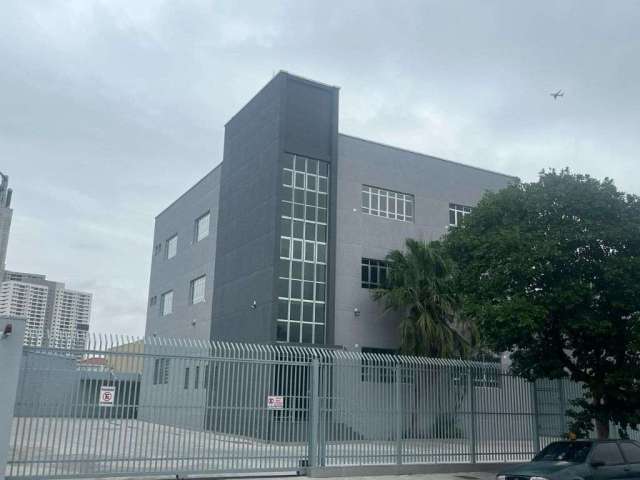 Galpão / Depósito / Armazém para alugar em Vila Anastácio de 900.00m² com 45 Garagens