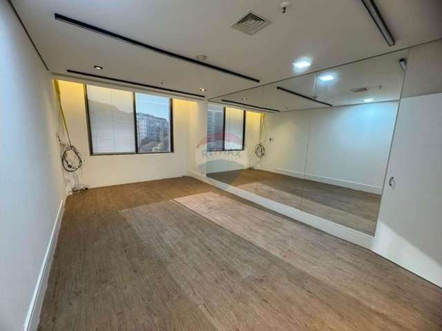 Sala Comercial para alugar em Barra Da Tijuca de 42.00m² com 2 Garagens