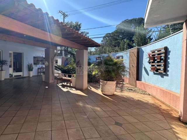 Casa para venda em Jardim Botânico de 237.00m² com 3 Quartos, 1 Suite e 4 Garagens