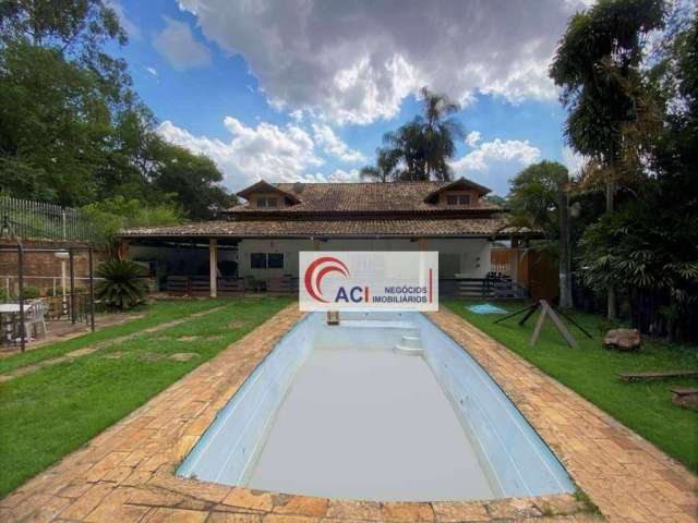 Casa de Condomínio para venda e aluguel em Granja Viana de 780.00m² com 4 Quartos, 3 Suites e 4 Garagens