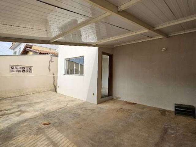 Casa para venda em Jardim São Francisco de 110.00m² com 3 Quartos, 1 Suite e 2 Garagens