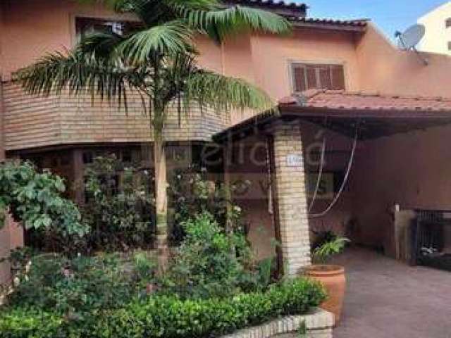 Casa para alugar em Vila Santo Antônio de 270.00m² com 3 Quartos, 1 Suite e 3 Garagens