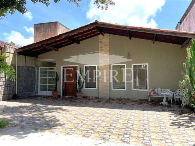 Casa de Condomínio para alugar em Arujázinho Iv de 329.00m² com 4 Quartos, 3 Suites e 3 Garagens