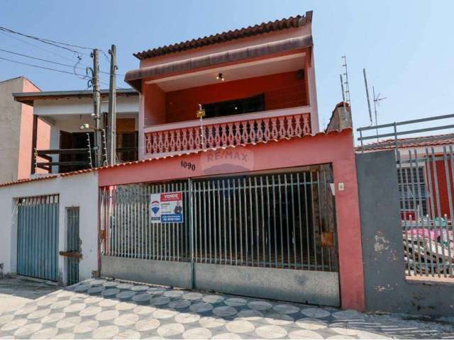 Casa para venda em Vila Barão de 210.00m² com 4 Quartos, 1 Suite e 3 Garagens