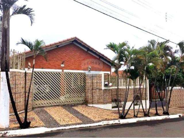 Casa para venda em Mariluz de 165.99m² com 3 Quartos, 1 Suite e 1 Garagem