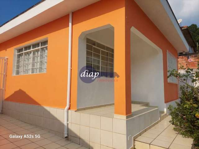 Excelente imóvel para renda no bairro Parada de Taipas com duas residências. Casa 1: com 3 dormitórios, sala, despensa, cozinha, banheiro, quintal gra