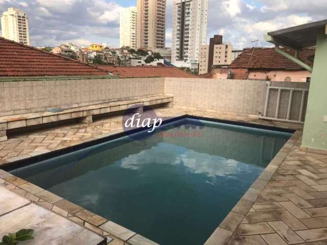 Excelente casa assobradada na Vila Dom Pedro com 4 dormitórios, sendo 4 suítes, 3 das suítes com armários planejados, cozinha grande, sala de tv, sala