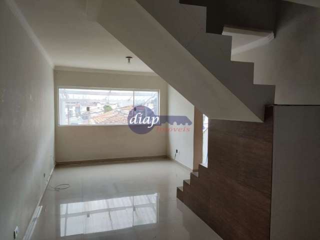 Excelente sobrado no bairro Tucuruvi com 2 dormitórios, sendo 1 suíte, todo reformado com piso em porcelanato, sala ampla com 2 ambientes, terraço, 2