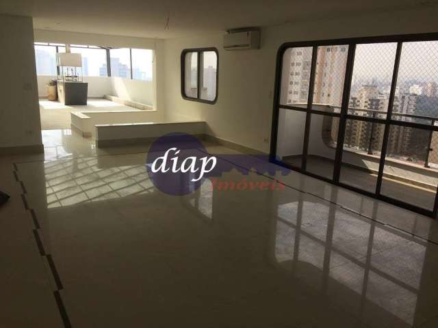 Linda cobertura duplex com 4 quartos, sendo 2 com suítes com armários embutidos, quarto de empregada, 8 banheiros, sala de estar, sala de jantar, sala