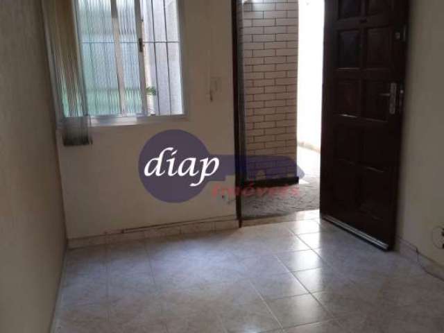 Apartamento com 2 quartos, sala, cozinha, banheiro, lavanderia e 1 vaga de garagem. O condomínio oferece uma pequena quadra e estão terminando a churr