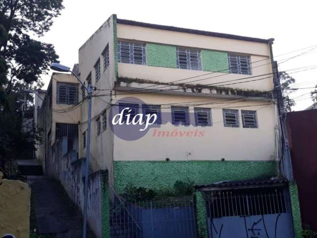 Prédio c/ mais de 10 Salas ideal para Escola - Pátio interno Prédio c/ 6 Áreas Residenciais Necessita Reforma Área ideal: para Colégio / Creche EMEI /