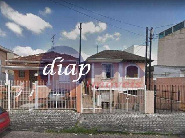 Terreno amplo com 20 metros de frente e 50 metros de fundo, possui 4 casas. Excelente localização.