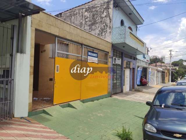 Linda casa comercial com 3 dormitórios, sendo uma suíte, banheiro, 2 salas, escritório, área de serviço, cozinha, quintal com telhado retrátil, garage