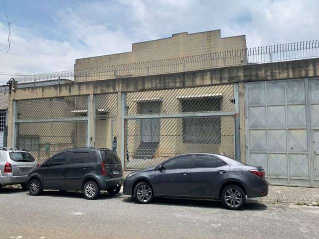 Galpão, 1.000 m² - Vila Carmosina - São Paulo/SP.  Terreno de 1.000 m² são 03 pisos com entrada lateral para caminhão, 06 salas de escritório, dando u