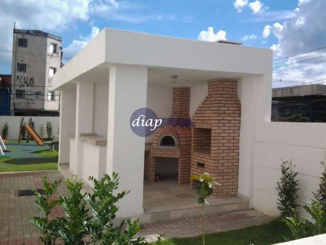 Ótimo apartamento no bairro Mooca com 2 dormitórios, sala de estar, cozinha com pia de mármore, fogão cooktop, balcão e armários embutidos, área de se