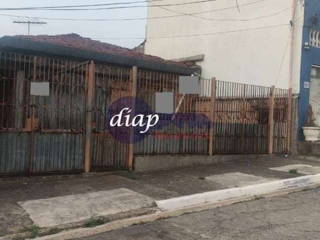 Terreno com aproximadamente 10 metros de frente por 40 metros de fundo. Localizado na Vila Guilhermina em um bairro tranquilo e seguro