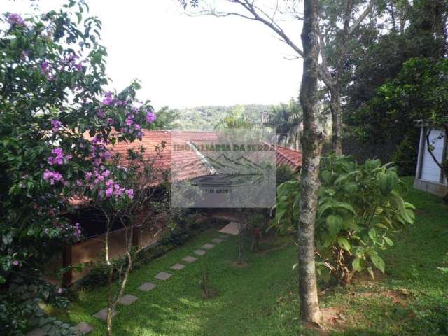 Casa à venda na Serra da Cantareira: 3 Quartos, 3 Suítes, 3 Salas, 5 Banheiros, 3 Vagas de Garagem - Mairiporã-SP