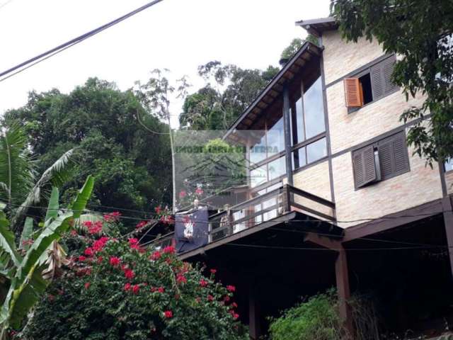 Casa à Venda em Condomínio na Serra da Cantareira - Oportunidade! 3 Suítes, 2 Salas  Parque Petrópolis 4a. Seção  2 Vagas