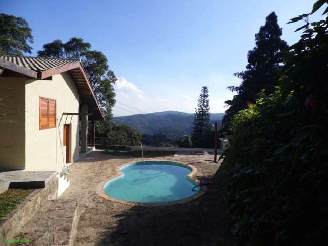 Imperdível casa à venda na Serra da Cantareira, Parque Petrópolis Paulista: 3 quartos, 3 suítes, 2 salas, 4 banheiros, 2 vagas, 250m².