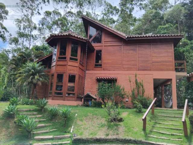 Imperdível! Casa em condomínio na Serra da Cantareira, Mairiporã-SP. 3 quartos, 1 suíte, 3 salas, 4 banheiros, 334m².