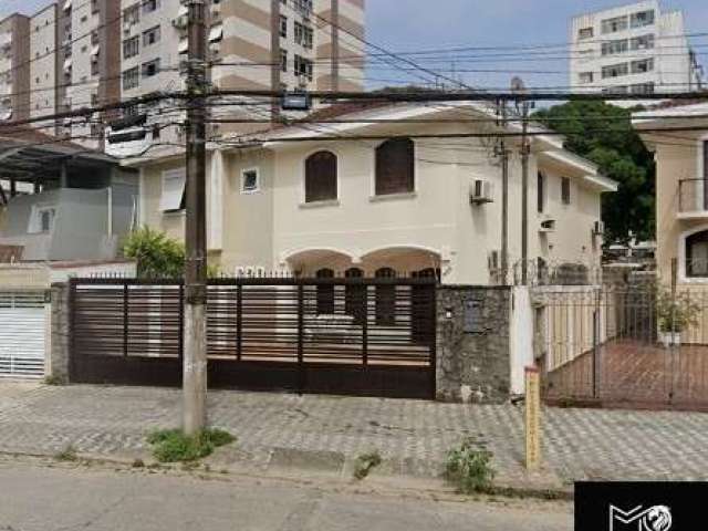 Sobrado com Piscina apenas 02 quadras da praia