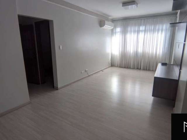 Apartamento no Bairro do Campo Grande com vaga demarcada.