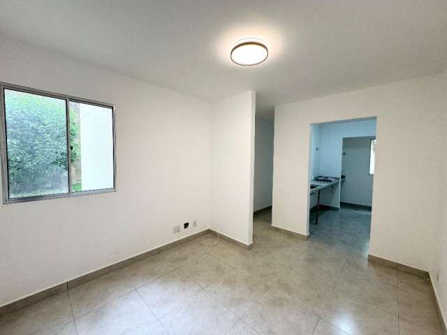 Lindo apartamento no Condomínio Res. Village Azaléia!