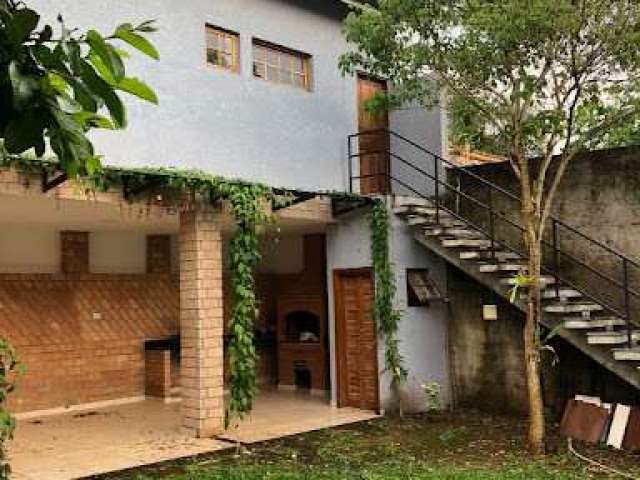 Casa com 04 Quartos sendo 02 Suítes em Atibaia