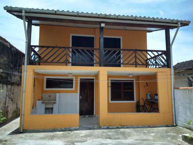 Casa principal com 4 dormitórios + edícula com 2 dormitórios