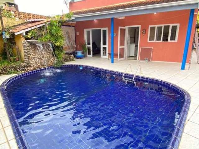 Sobrado com piscina nas Toninhas