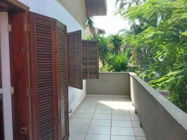 Linda casa com 4 dormitórios na Barra da Lagoa! LOCALIZAÇÃO PRIVILEGIADA!!!