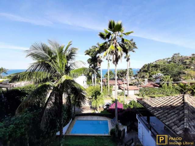 Casa alto padrão de frente para a Praia Vermelha do Centro com 5 dormitórios e vista espetacular