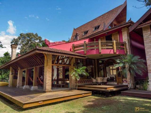 Mansão com arquitetura de Bali á venda no Prumirim