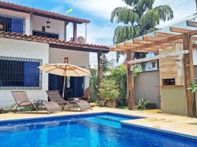 Casa com piscina, e área gourmet com churrasqueira no Itaguá