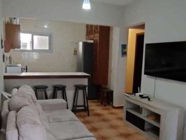 Apartamento aproximadamente 300 metros da praia grande