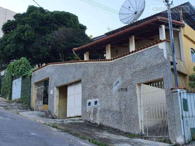 Casa com 3 dormitórios à venda, 550 m² por R$ 550.000,00 - Bandeirantes - Juiz de Fora/MG