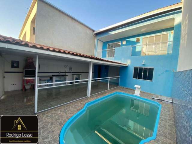 Casa com 3qts, piscina e churrasqueira - condomínio fechado