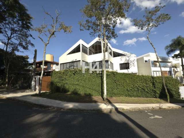 CASA com 5 dormitórios à venda com 373.3m² por R$ 1.300.000,00 no bairro Bacacheri - CURITIBA / PR