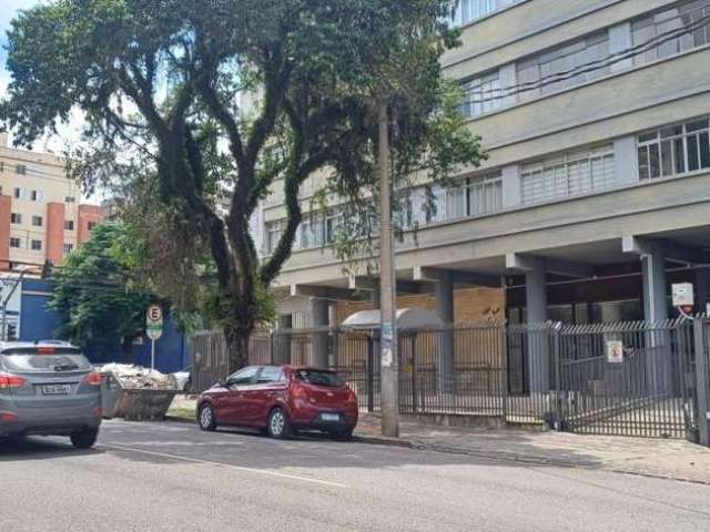 Excelente apartamento, 3 dormitórios, ensolarado, garagem livre, 5º andar, ótima localização. reformado.