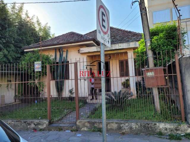 Casa com 3 quartos à venda na Rua General Gomes Carneiro, 316, Medianeira, Porto Alegre por R$ 550.000